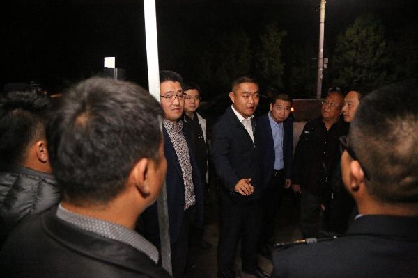 ������չ����ҹ��